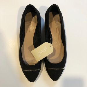 Sfera black suede shoe.